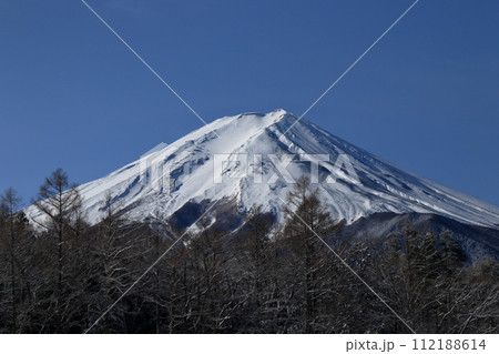 富士吉田から見る冬の富士山 富士吉田から見る冬の富士山 112188614