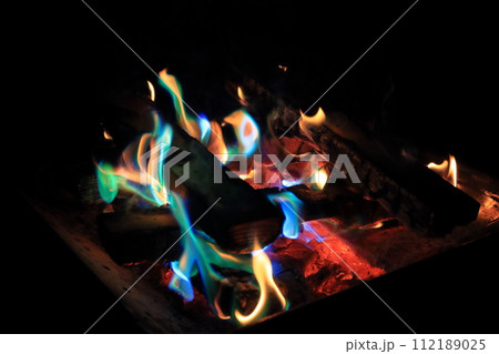 レインボー焚火 112189025