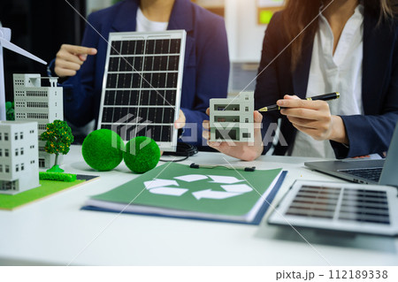 Businessman working virtual modern computer to reduce CO2 emissions carbon footprint climate change to limit global warming.Sustainable development and innovation green business concept. 112189338