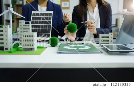 Businessman working virtual modern computer to reduce CO2 emissions carbon footprint climate change to limit global warming.Sustainable development and innovation green business concept. 112189339