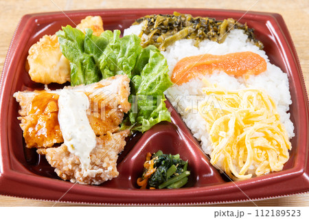 おいしい鶏竜田揚げ他おかずたくさん弁当 おいしい鶏竜田揚げ他おかずたくさん弁当 112189523