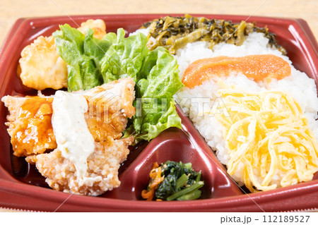 おいしい鶏竜田揚げ他おかずたくさん弁当 おいしい鶏竜田揚げ他おかずたくさん弁当 112189527