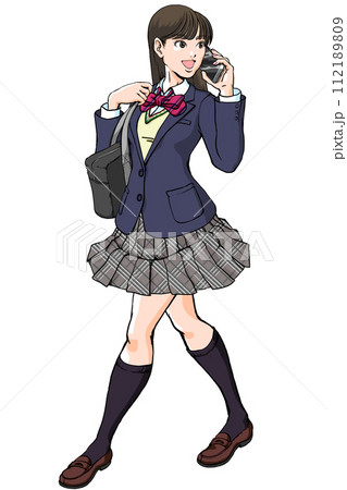 スマホで話しながら颯爽と歩く笑顔の女子高生 スマホで話しながら颯爽と歩く笑顔の女子高生 112189809