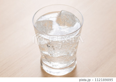 炭酸水 112189895