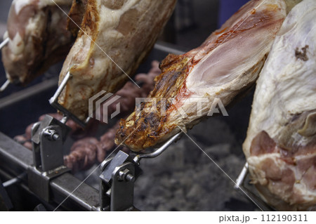 Detail of grilled roast meat, traditional food 112190311