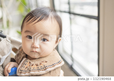 女の子の赤ちゃん 112190468