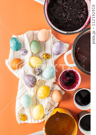 The process of dyeing Easter eggs 112192918