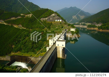 展望台からの蓮ダムと奥香肌湖 112193274