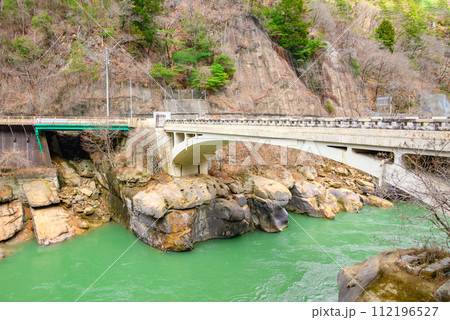 【山清路橋】巨石の上に建つ橋【東筑摩郡生坂村】 112196527