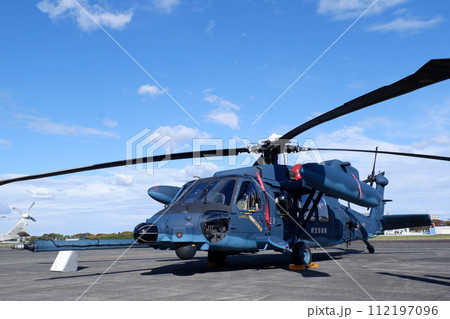 航空自衛隊のUH60J救難ヘリコプター 112197096
