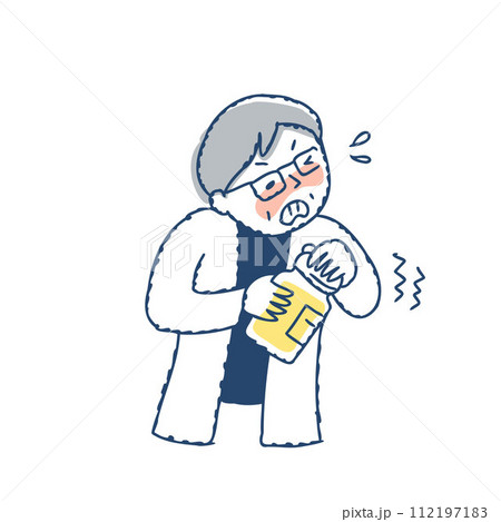 握力が弱くなり瓶の蓋を開けられないシニア女性 112197183