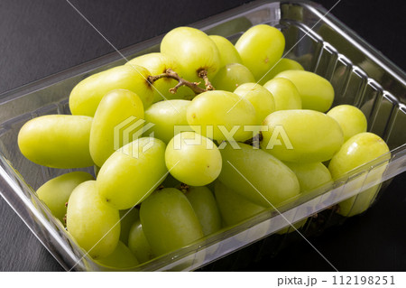 ［チリ産］ぶどう　グリーンシードレス 112198251