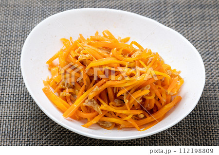 にんじんしりしり(卵なし・ツナ入り)。 にんじんしりしり(卵なし・ツナ入り)。 112198809