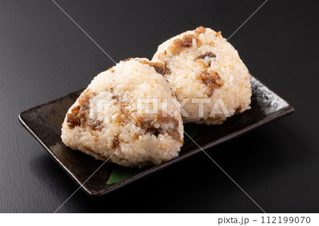 牛肉とゴボウのおにぎり 112199070