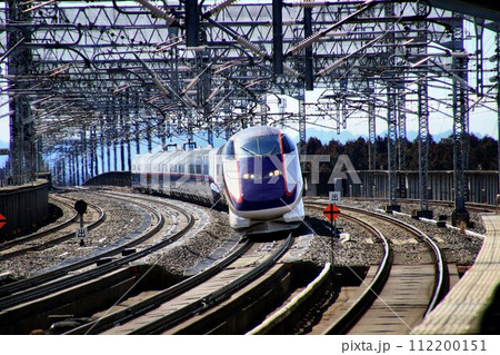 高速カーブを駆け抜け山形へ… 山形新幹線E3系『つばさ』那須塩原駅にて 高速カーブを駆け抜け山形へ… 山形新幹線E3系『つばさ』那須塩原駅にて 112200151