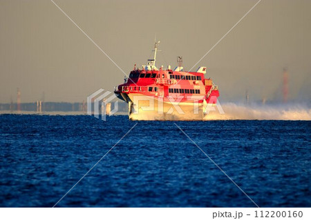 黄昏時の疾走…竹芝桟橋に向けて翼走するジェットホイル 黄昏時の疾走…竹芝桟橋に向けて翼走するジェットホイル 112200160