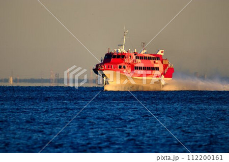 黄昏時の疾走…竹芝桟橋に向けて翼走するジェットホイル 黄昏時の疾走…竹芝桟橋に向けて翼走するジェットホイル 112200161