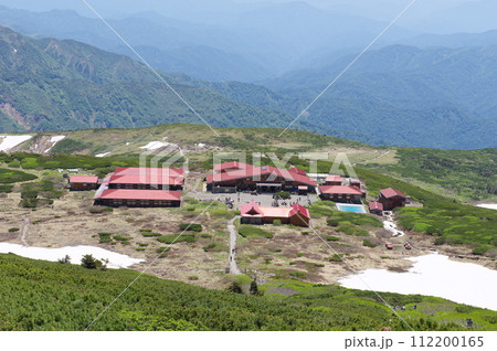 御前峰登山道から見る白山室堂 112200165