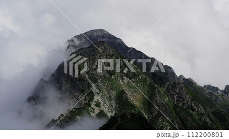 早朝の別山尾根登山道から望む剱岳 早朝の別山尾根登山道から望む剱岳 112200801
