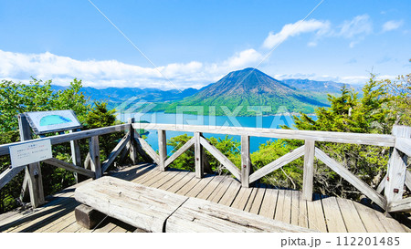 半月山展望台から中禅寺湖・男体山の眺め(5月) 半月山展望台から中禅寺湖・男体山の眺め(5月) 112201485