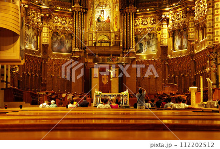 聖地モンセラット修道院の華麗な内部 聖地モンセラット修道院の華麗な内部 112202512