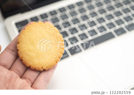 PCとクッキー PCとクッキー 112202559