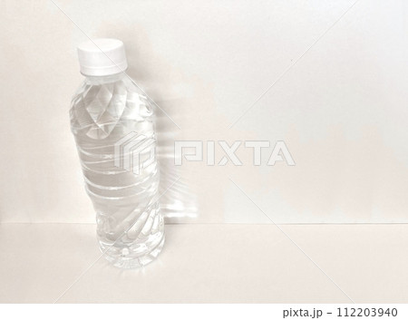 ペットボトルの水2 112203940