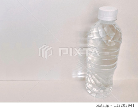 ペットボトルの水3 112203941