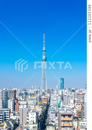 【東京都】錦糸町から見えるスカイツリーと住宅街 【東京都】錦糸町から見えるスカイツリーと住宅街 112205386
