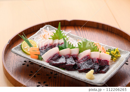 紀州太地港　イルカの刺身　とれたて生（未冷凍）郷土料理　和歌山県・太地町 112206265