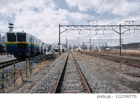 白河駅に停車するマルチプルタイタンパー 112206770