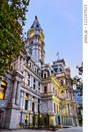 Philadelphia City Hall building at sunset in Pennsylvania, United States 112207623