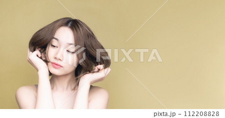 女性のヘアケアイメージ 女性のヘアケアイメージ 112208828