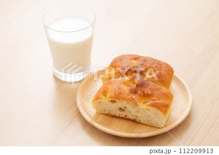 パンと牛乳 112209913