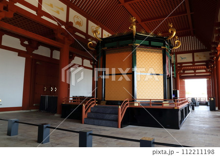 平城宮跡【 第一次大極殿の「高御座」 】 / 奈良市 平城宮跡【 第一次大極殿の「高御座」 】 / 奈良市 112211198