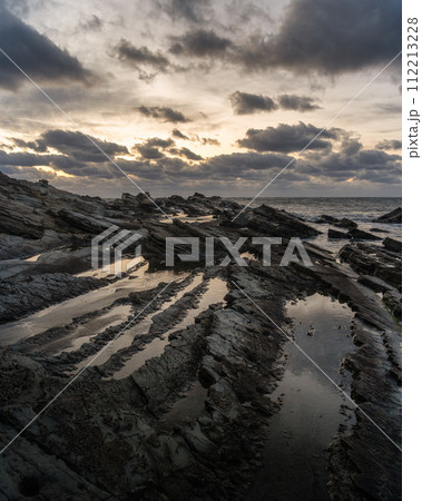 千葉県銚子市　犬吠埼の日の出 112213228