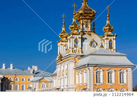 Grand cascade in Pertergof, St-Petersburg. the largest fountain ensembles, Autumn blue sky, Peterhof Palace at St.Petersburg, Peterhof Palace the largest fountain ensembles in autumn, Russia. 112214964