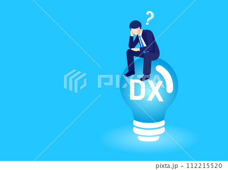 DXについて悩むビジネスマン DXについて悩むビジネスマン 112215520