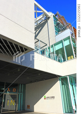 山梨県甲府市、山梨県立図書館の風景 山梨県甲府市、山梨県立図書館の風景 112215561