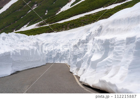 【初夏素材】乗鞍高原の雪の壁【長野県】 【初夏素材】乗鞍高原の雪の壁【長野県】 112215887