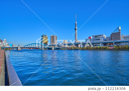 東京都台東区駒形2丁目(隅田川テラス付近)から駒形橋と対岸の墨田区吾妻橋1丁目方面 東京都台東区駒形2丁目(隅田川テラス付近)から駒形橋と対岸の墨田区吾妻橋1丁目方面 112216306