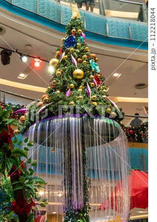 Beautiful Christmas decoration in Sunway Pyramid shopping mall. People can seen exploring and shopping around it. Beautiful Christmas decoration in Sunway Pyramid shopping mall. People can seen exploring and shopping around it. 112218044