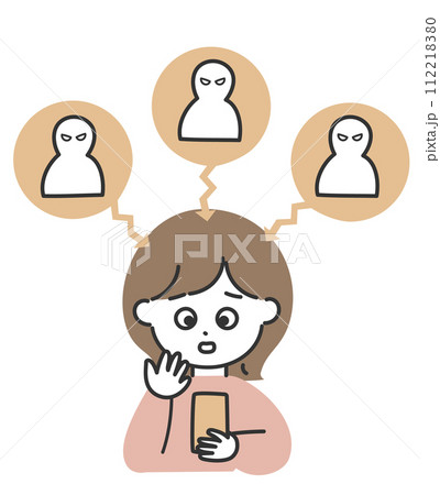 SNSで誹謗中傷を受けてショックを受ける女性 SNSで誹謗中傷を受けてショックを受ける女性 112218380