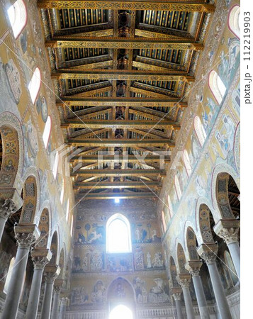 モンレアーレの天井と内観　（イタリア　シチリア島） 112219903