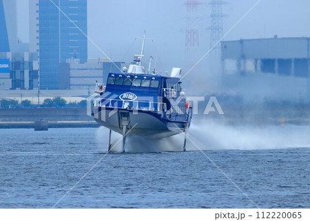 爽快!!疾走クルージング…東京港内を翼走するジェットホイル 112220065