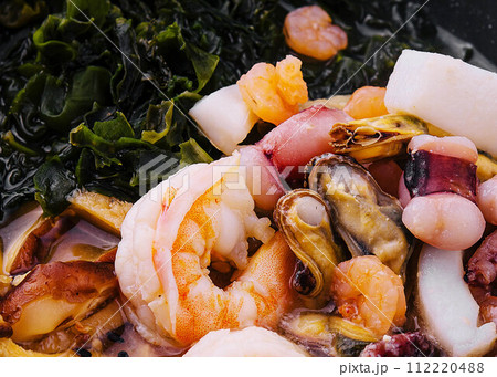 chinese soup with seaweed and seafood 112220488