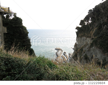藤沢市の江の島にある山ふたつ 112220604