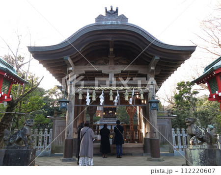 江の島の江島神社（奥津宮） 112220607