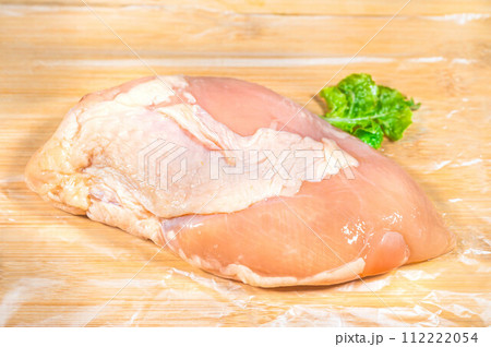 塩と砂糖を揉み込んで寝かした鶏むね肉 112222054