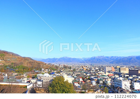 山梨県甲府市、甲府城天守台から見た甲府市の街並み 山梨県甲府市、甲府城天守台から見た甲府市の街並み 112224070